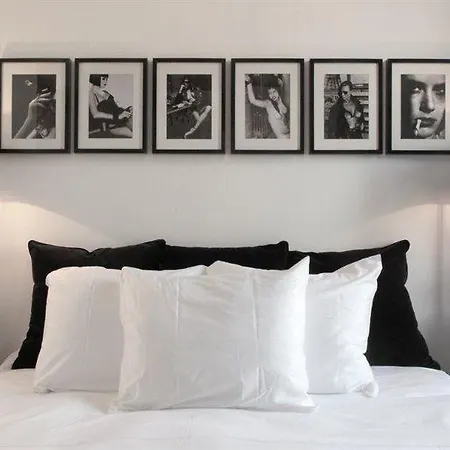 The Black Hotel 3*